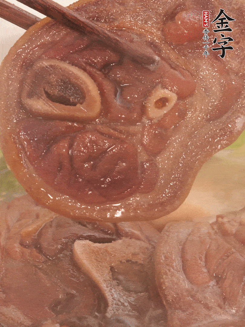 大火燒開后，調(diào)成小火燜煮30分鐘，煮至蓮藕軟糯。