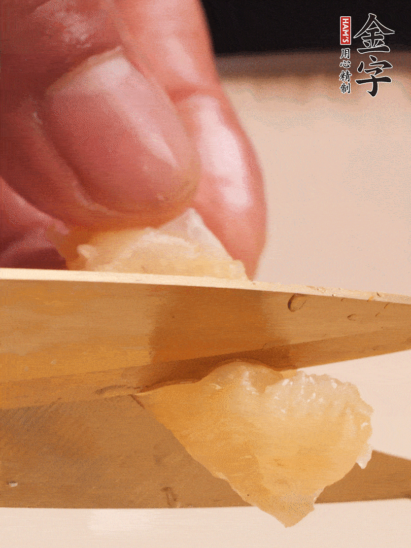 取出放入清水中，清洗表面，再剪成小段